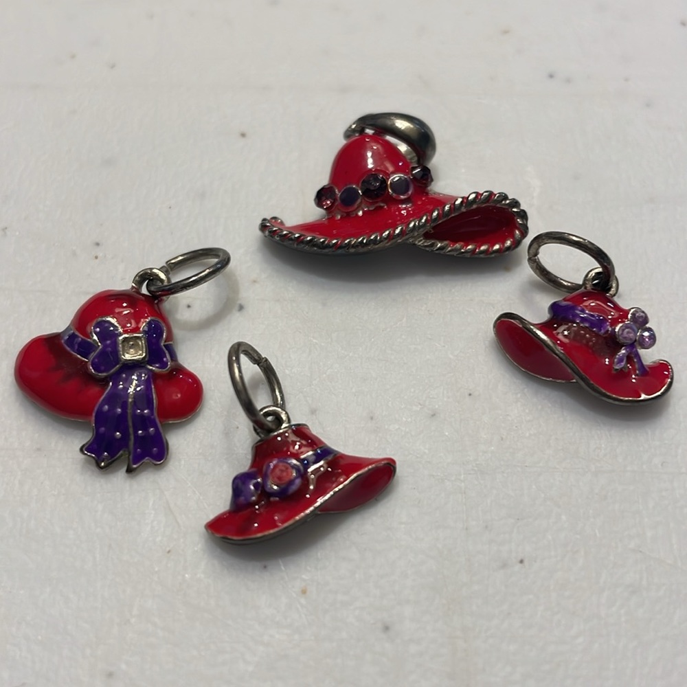 ☔️ RED HAT SOCIETY SET OF FOUR CHARMS